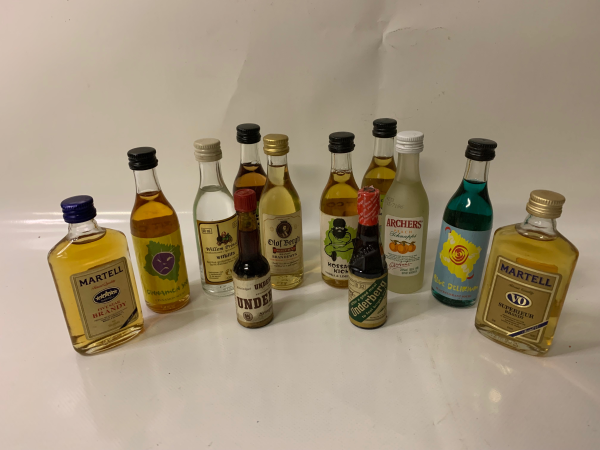 029 - Collectable Miniatures Bar Items