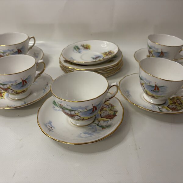 041 - Alfred Meaken Teacups & Cake Plates
