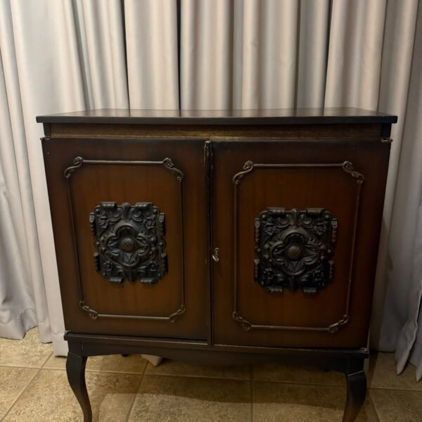058 - Stunning Vintage Cabinet